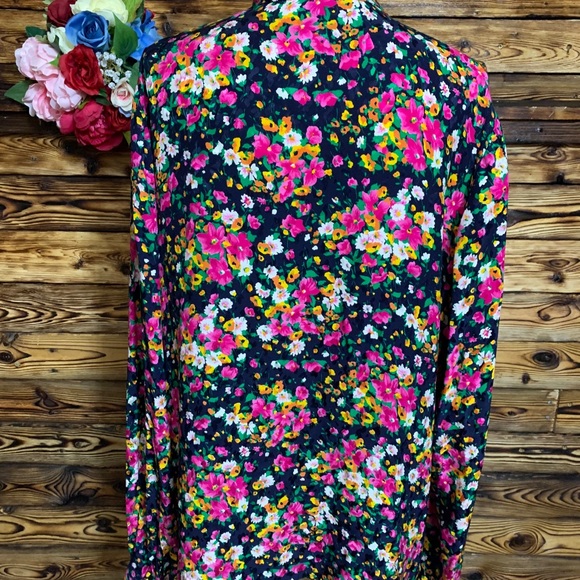 *SOLD* Saks Fifth Avenue LIHLI 100% Silk Floral Top USA - Picture 7 of 9